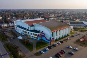 osrodek sportowy z basenem lomianki